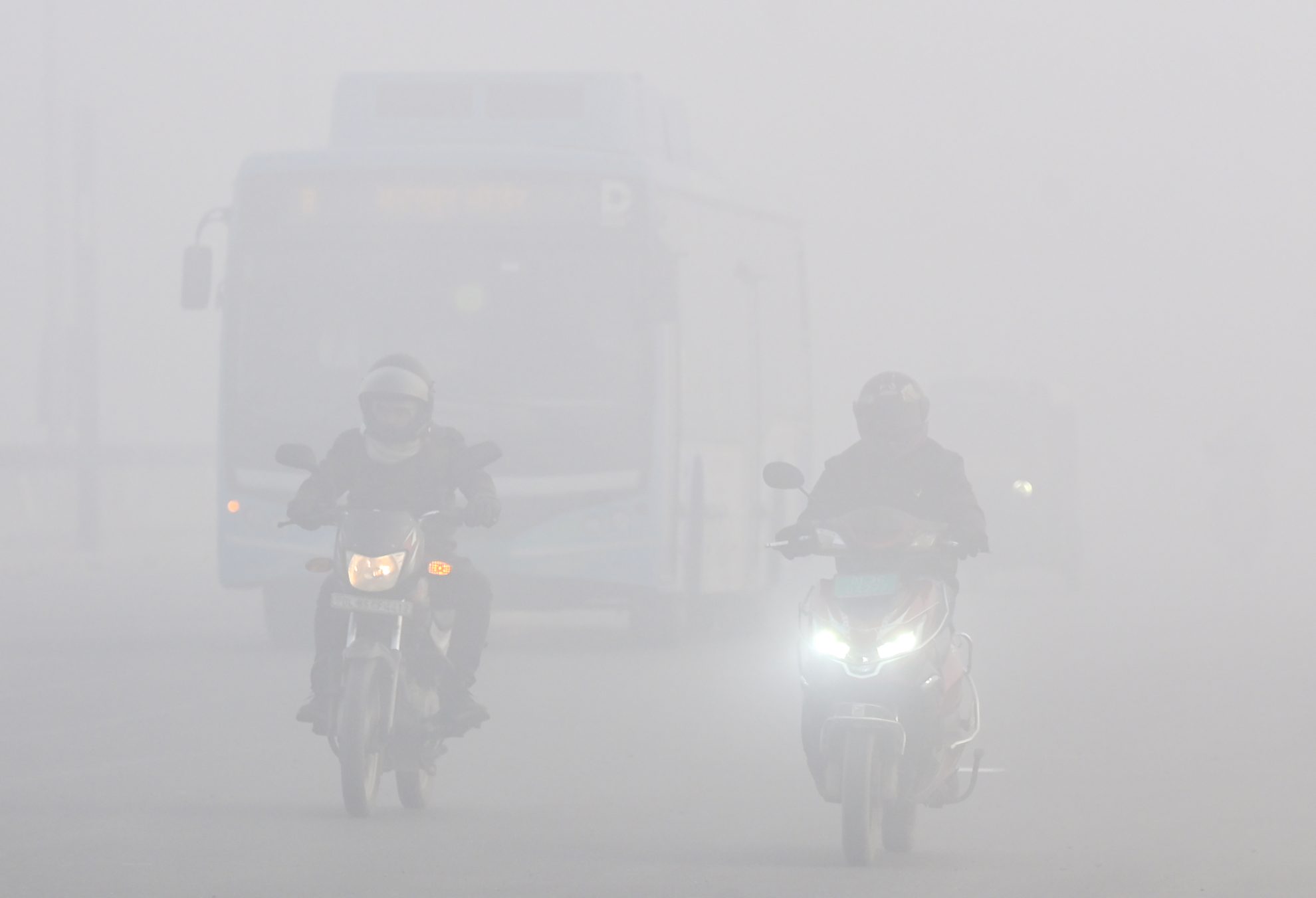 वर्ष 2025 में केवल आठ दिन ऐसे रहे जिसमें एक्यूआई खराब से अधिक खराब की श्रेणी में था: केंद्र सरकार