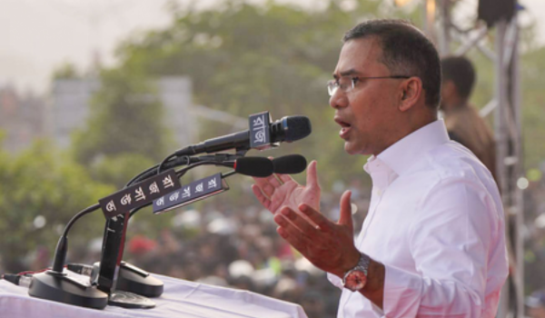 বাংলাদেশ ন্যাশনালিস্ট পার্টি – বি এন পি’র ভারপ্রাপ্ত চেয়ারম্যান তারিক রহমান আজ ঢাকার ১৭ নম্বর কেন্দ্র থেকে দলের প্রার্থী হিসেবে তাঁর মনোনয়নপত্র জমা দিয়েছেন।