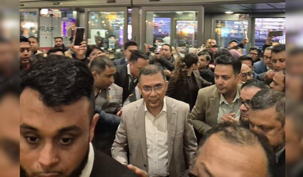 বাংলাদেশ ন্যাশানালিস্ট পার্টি – বিএনপি-র কার্যকরী চেয়ারম্যান তারেক রহমান ১৭ বছর পর ঢাকায় ফিরে এসেছেন