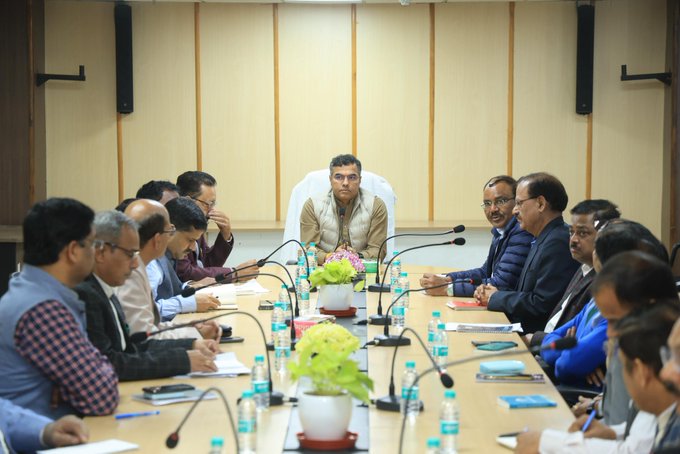 दिल्‍ली: लोक निर्माण विभाग मंत्री ने केंद्रीय सड़क निधि और विभागीय परियोजनाओं को लेकर समीक्षा बैठक की