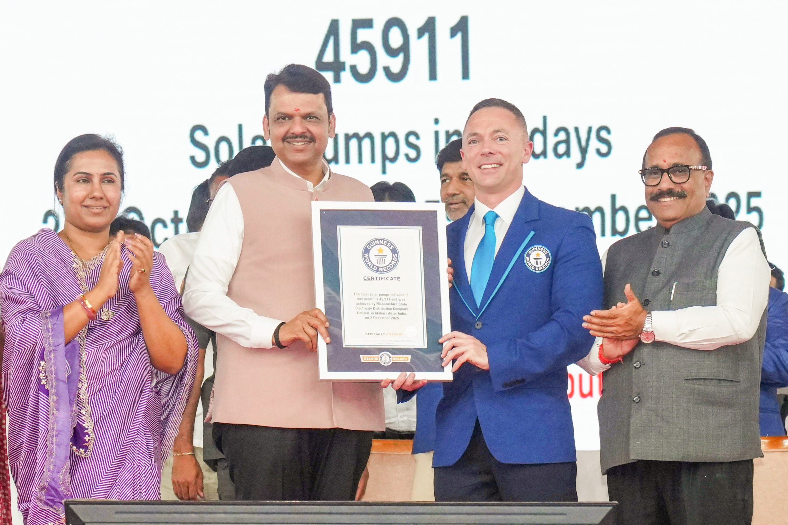 महाराष्ट्र ने एक माह में 45,911 सोलर पंप लगाकर बनाया गिनीज वर्ल्ड रिकॉर्ड