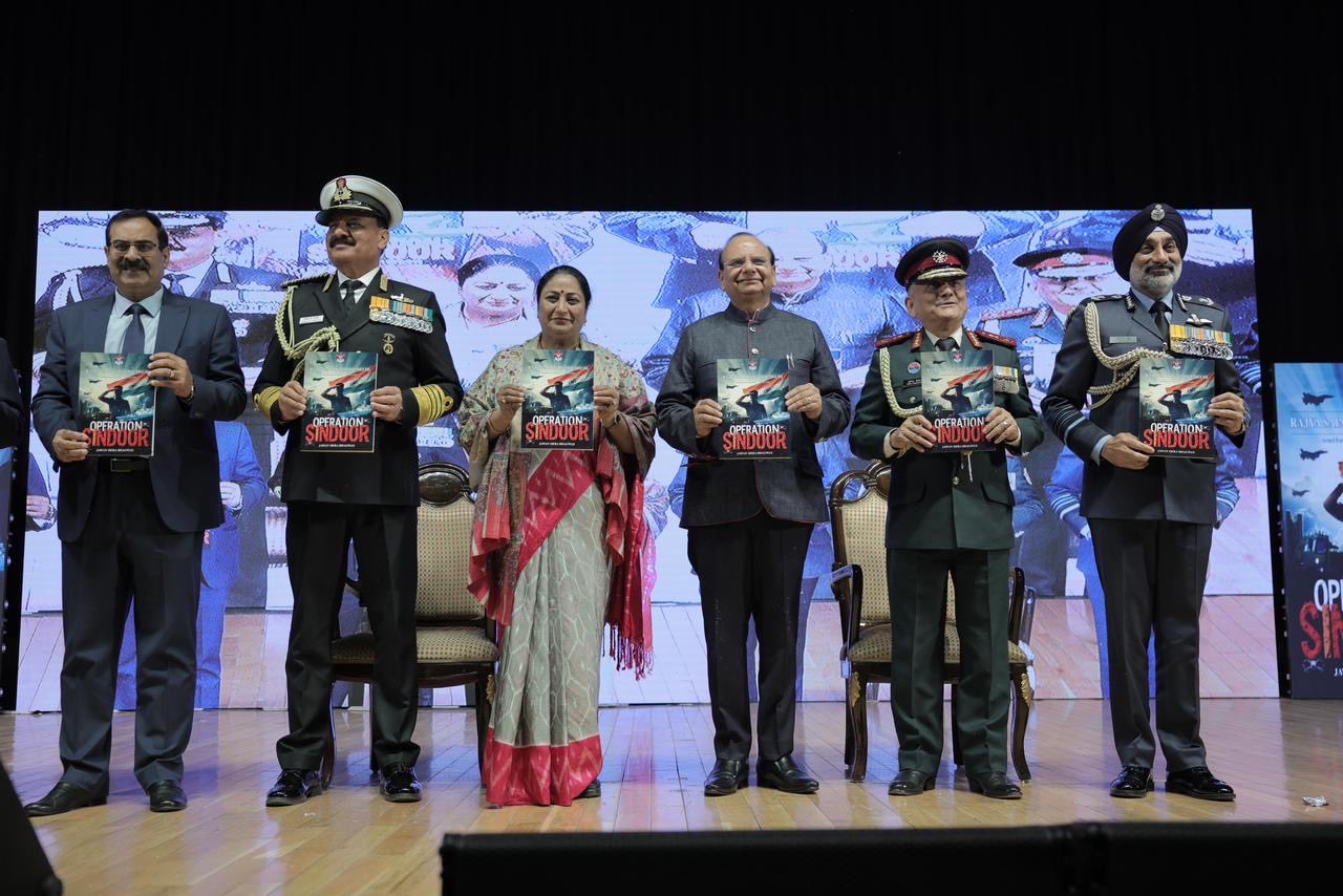 Delhi LG, CM Honour Service Chiefs on Armed Forces Flag Day