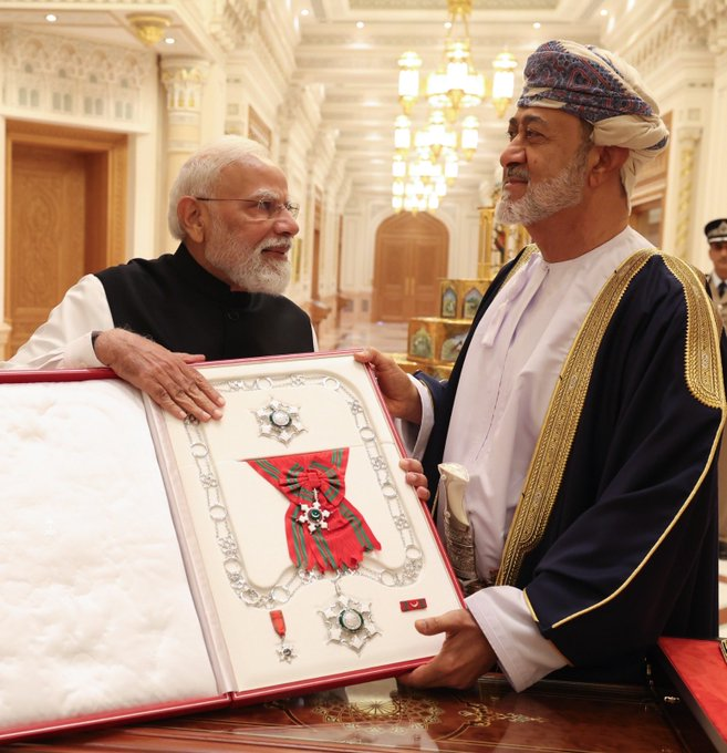 प्रधानमंत्री नरेंद्र मोदी को ओमान के सुल्तान हैसम बिन तारिक़ ने ‘ऑर्डर ऑफ ओमान’ पुरस्कार से सम्मानित किया