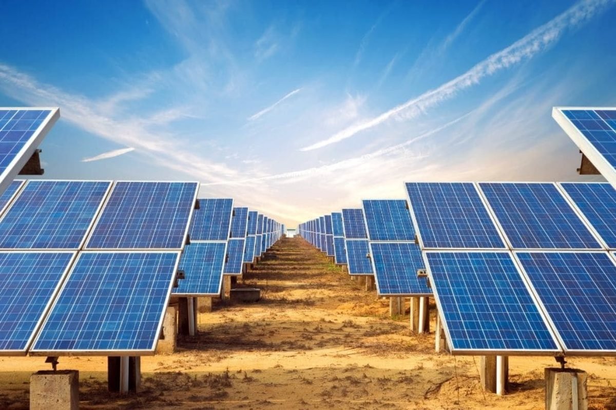 भारत की स्थापित सौर ऊर्जा क्षमता 2025 नवंबर में 130 गीगावाट से अधिक हो गई
