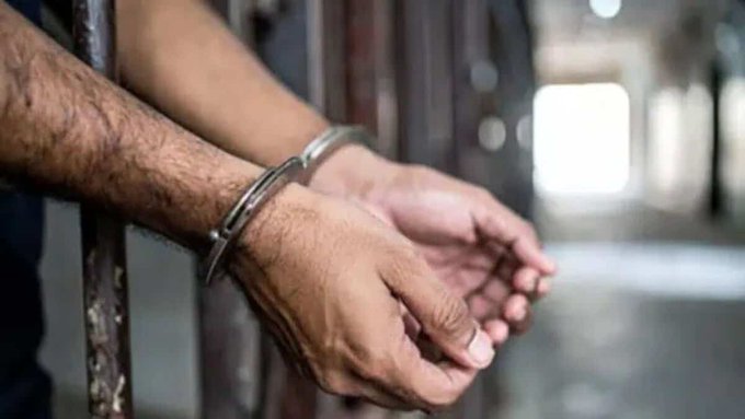 जम्मू में नशीले पदार्थों की तस्करी करने वाला आतंकी गिरोह पकड़ा गया; बड़ी मात्रा में हेरोइन और हथियार जब्त