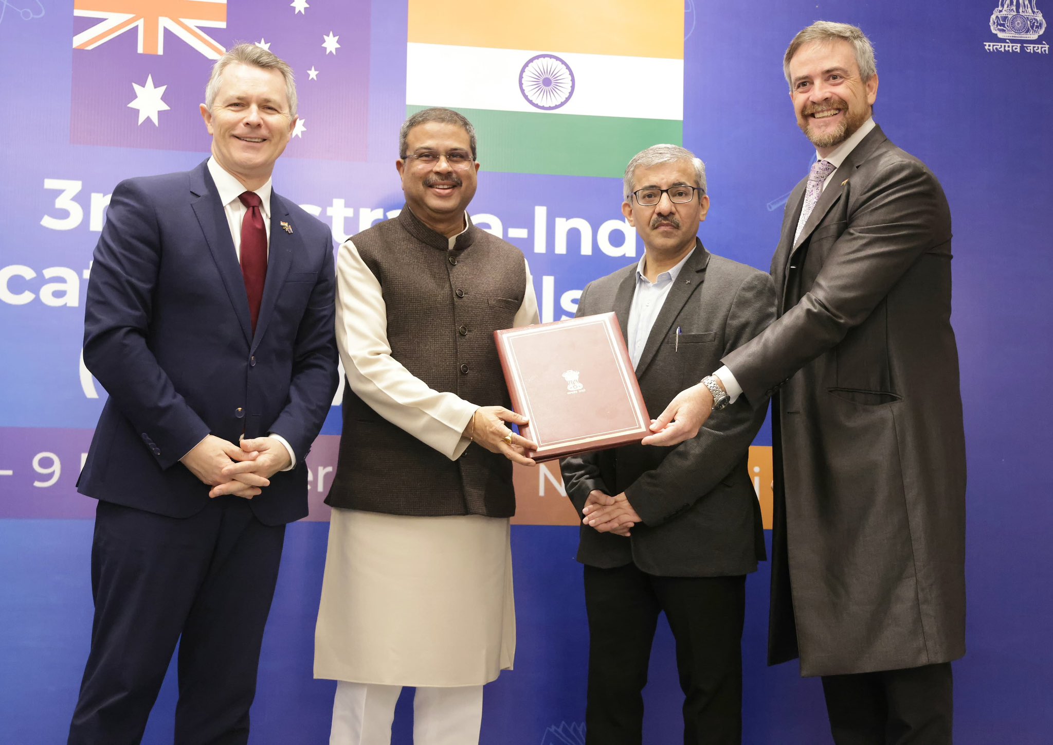 सरकार ने ऑस्ट्रेलिया के न्यू साउथ वेल्स विश्वविद्यालय को भारत में कैंपस स्थापना के लिए एलओआई सौंपा