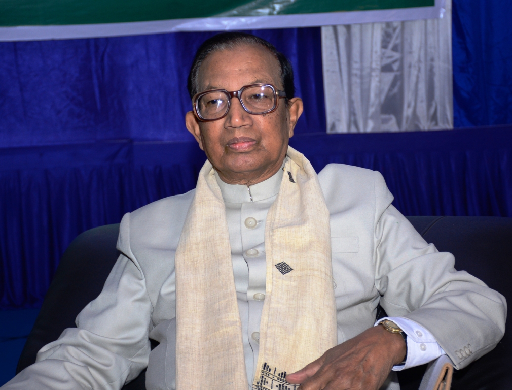 ড০ নগেন শ‍ইকীয়ালৈ প্ৰাগ নিউজ আৰু দৈনিক জনমভূমি কাকতৰ বৰেণ্য অসমীয়া বঁটা