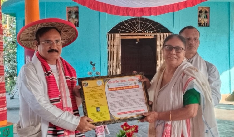 আকাশবাণী গুৱাহাটীৰ আঞ্চলিক বাতৰি বিভাগৰ মুৰববী ৰাজীৱ লোচন বৰঠাকুৰলৈ শ্ৰোতা প্ৰেৰণা বঁটা ২০২৫