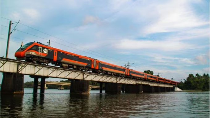 ভাৰতীয় ৰে’লৰ নৱতম সংযোজন বন্দে ভাৰত শ্ৰীপাৰ ৰে’ল সেৱা অসমতো প্ৰৱৰ্তনৰ সিদ্ধান্ত