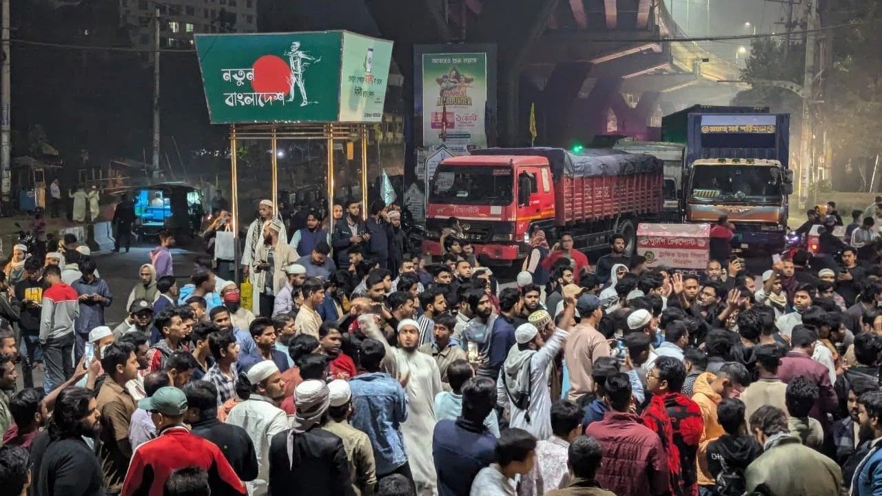 بنگلہ دیش میں طلبا کے رہنما عثمان ہادی کی موت کے بعد راجدھانی ڈھاکہ میں تشدد کے واقعات ہوئے ہیں۔