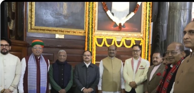 Parliament Leaders Pay Floral Tributes to Atal Bihari Vajpayee