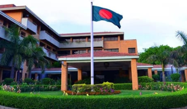 নতুন দিল্লীতে বাংলাদেশ হাই কমিশন,  ভিসা মঞ্জুর সহ দূতাবাসের সমস্ত কাজকর্ম আপাতত স্থগিত রেখেছে