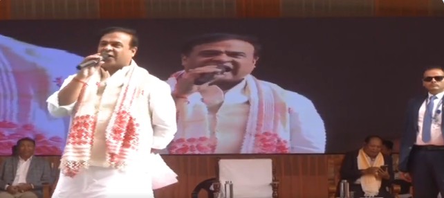 তামুলপুৰত মুখ্যমন্ত্রী মহিলা উদ্যমিতা আঁচনিৰ অধীনত ১০ হাজাৰ টকাকৈ চেক বিতৰণ