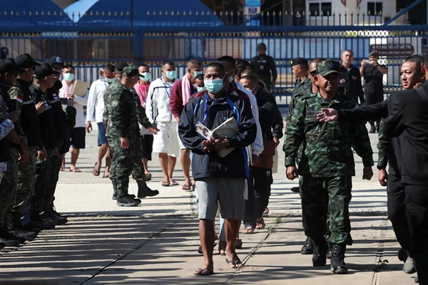 Thailand releases 18 Cambodian soldiers under agreed ceasefire between the two countries