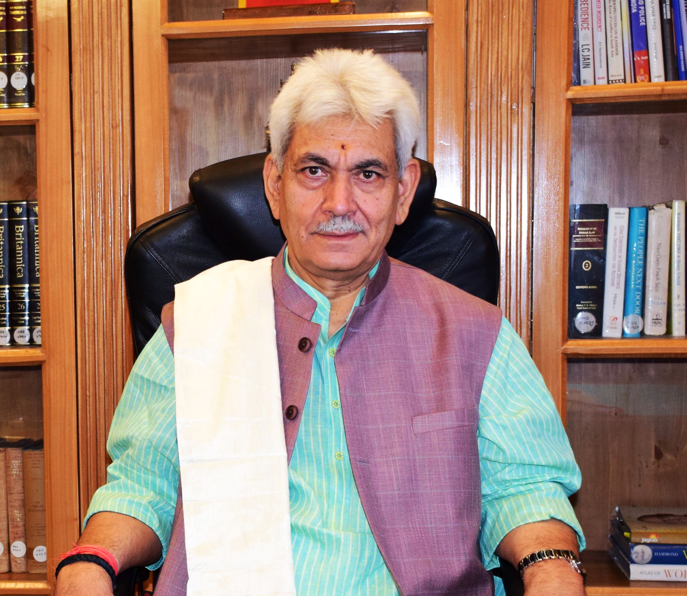 जम्मू-कश्मीर उपराज्यपाल ने महामना पंडित मदन मोहन मालवीय और पूर्व प्रधानमंत्री अटल बिहारी वाजपेयी की जयंती के अवसर पर उन्हें श्रद्धांजलि अर्पित की