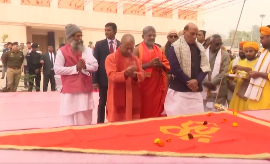 अयोध्येत श्रीराममूर्तीच्या प्राणप्रतिष्ठेच्या दुसऱ्या वर्धापनदिनानिमित्त संरक्षणमंत्री राजनाथ सिंह सहभागी
