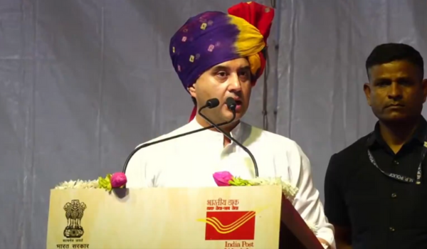 ডাকোৱালসকলক বিশ্বাসৰ সেতু বুলি কেন্দ্রীয় যোগাযোগ মন্ত্রী জ্যোতিৰাদিত্য সিন্ধিয়াই অভিহিত কৰিছে