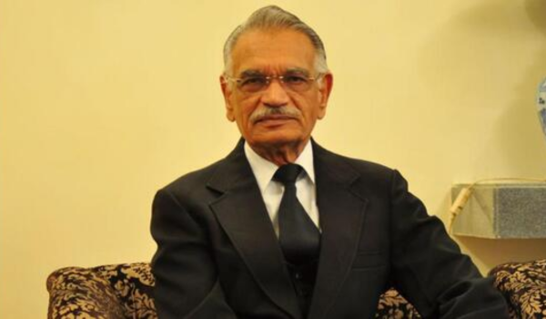 Last rites of former Union Minister Shivraj Patil performed with State honours in Latur