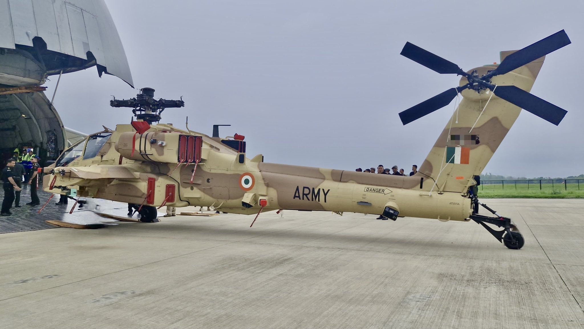 بحری سلامتی کے سلسلے میں ایک اہم تقریب کے تحت  بھارتی بحریہ گوا میں INS Hans پر اپنے دوسرے MH-60R Seahawk Helicopter Squadron,INAS 335 کو بحریہ میں شامل کرے گی