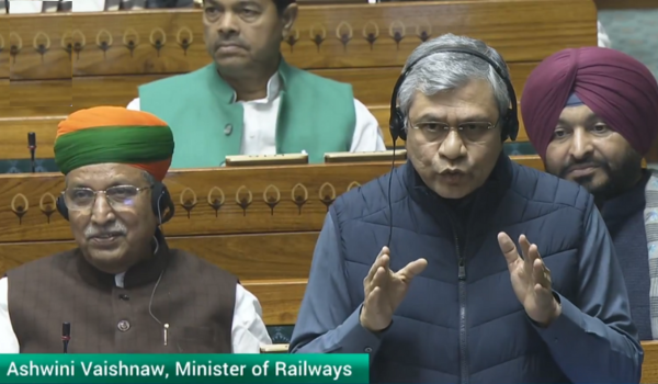रेलवे ने सुरक्षा बढ़ाने के लिए 2,000 किलोमीटर से ज़्यादा कवच सिस्टम किया चालू