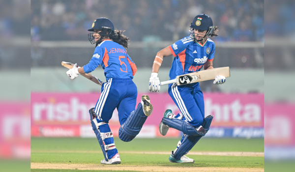 महिला क्रिकेट टी20 अंतरराष्ट्रीय श्रृंखला: पहले मैच में श्रीलंका को 8 विकेट से हराकर भारत ने सीरीज में बनाई बढ़त