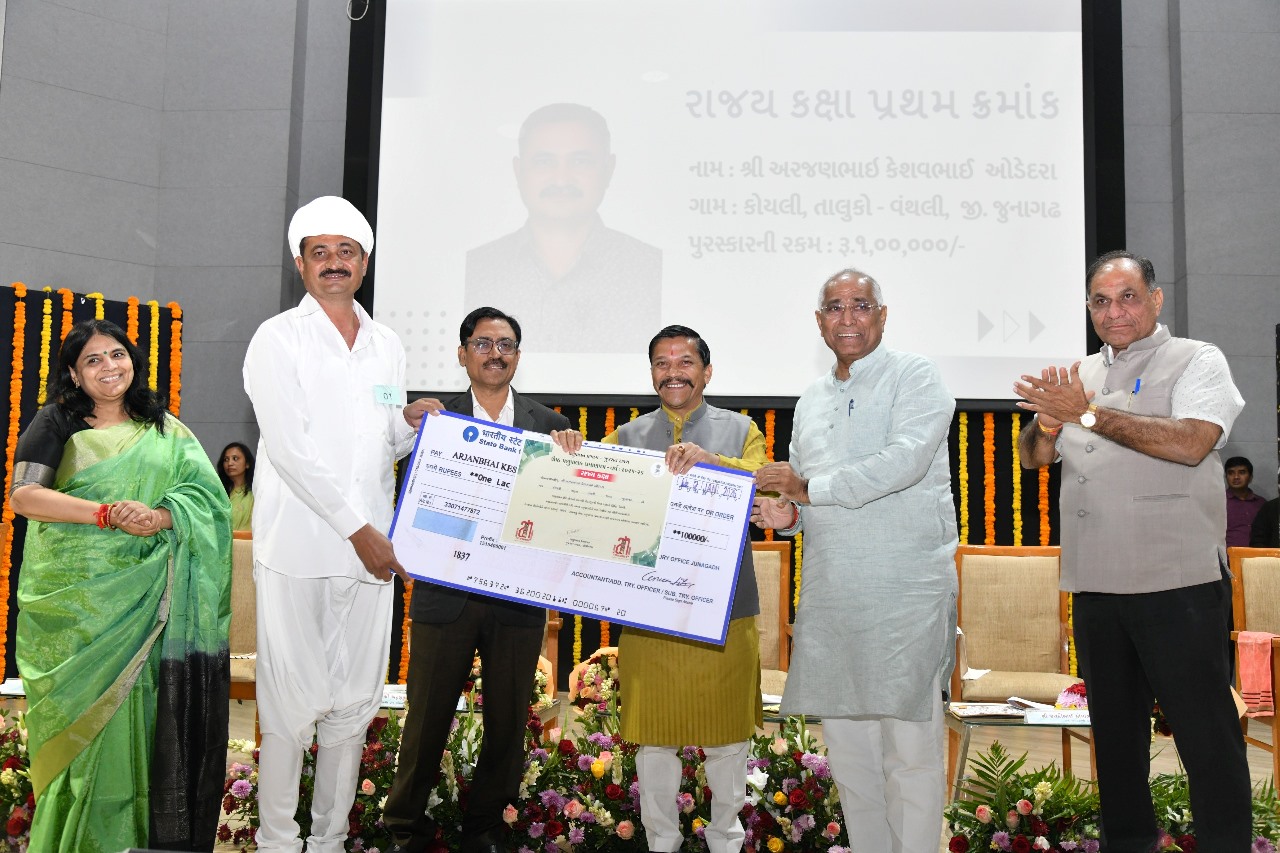 શ્રેષ્ઠ પશુપાલક પુરસ્કાર યોજના હેઠળ જૂનાગઢના પશુપાલક અરજણ ઓડેદરા રાજ્ય કક્ષાએ પ્રથમ