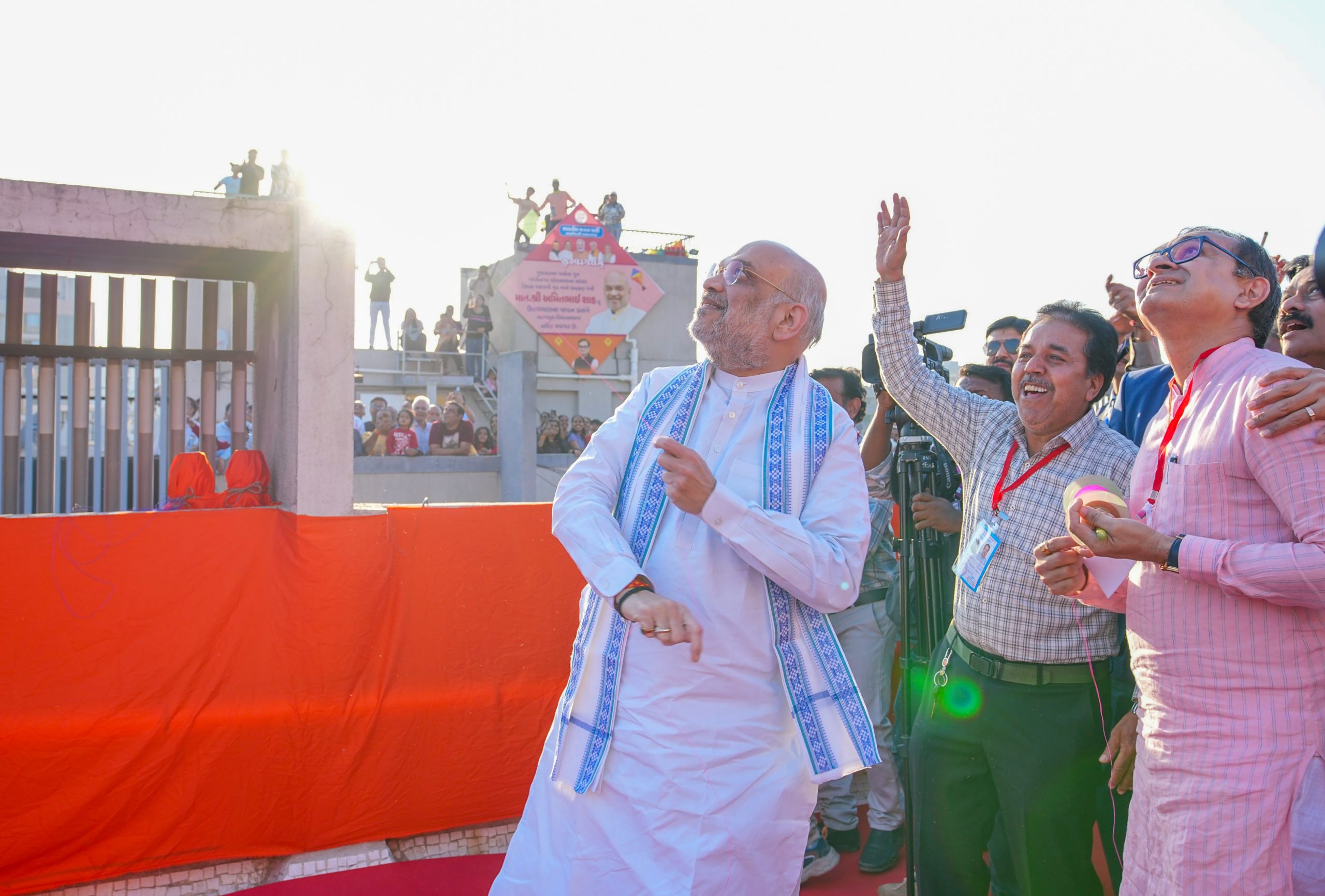 देश के लोग हर मौसम में त्योहार मनाते हैं, इनसे पूरा समाज एकजुट होता है: गृहमंत्री अमित शाह