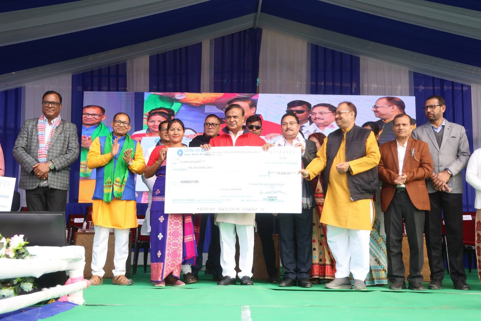 মঙলদৈ বিধানসভা সমষ্টিৰ আত্মসহায়ক গোটৰ ৩১ হাজাৰ ১৭ গৰাকী মহিলাক উদ্যমিতা অভিযানৰ চেক বিতৰণ