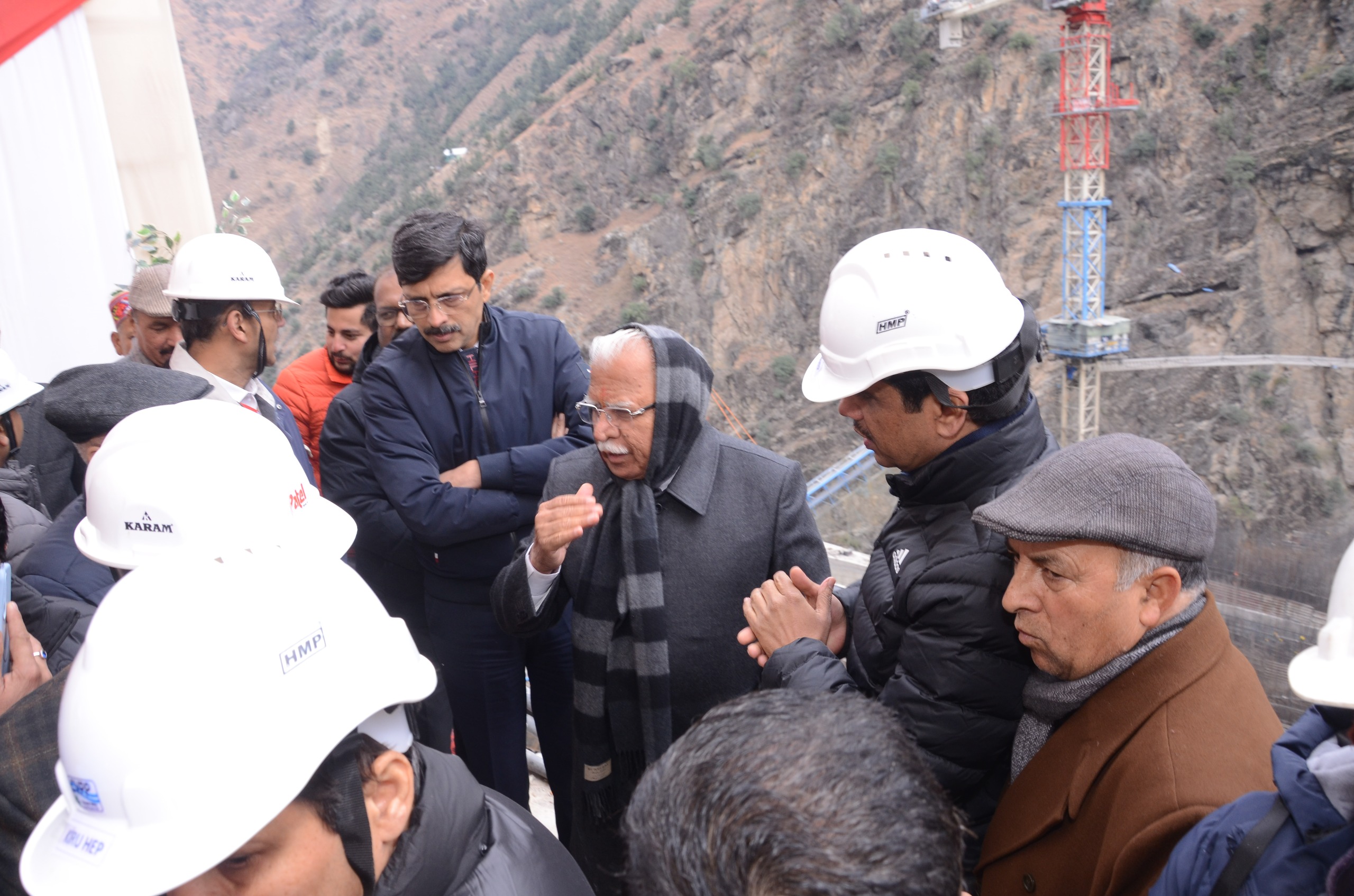 केंद्रीय मंत्री मनोहर लाल ने जम्मू-कश्मीर में पाकल दुल, किरू और क्वार बिजली परियोजनाओं का निरीक्षण किया