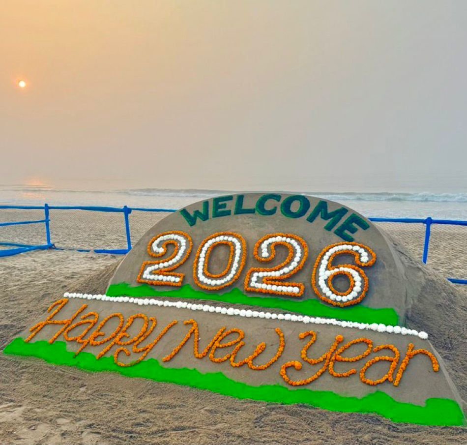 بھارت بھر میں لوگوں نے نئے سال 2026 کا استقبال انتہائی جوش و خروش، دعائیہ محفلوں اور عوامی اجتماعات کے ساتھ کیا۔
