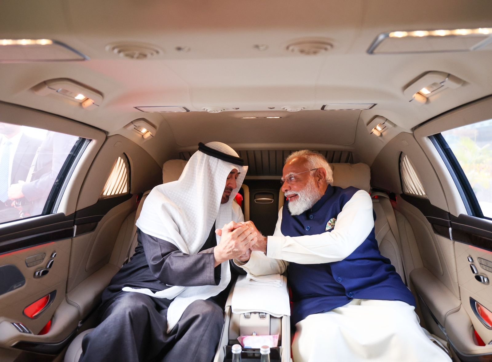 UAE के राष्ट्रपति शेख मोहम्मद बिन जायद अल नाहयान भारत पहुंचे, प्रधानमंत्री नरेन्द्र मोदी ने किया स्वागत