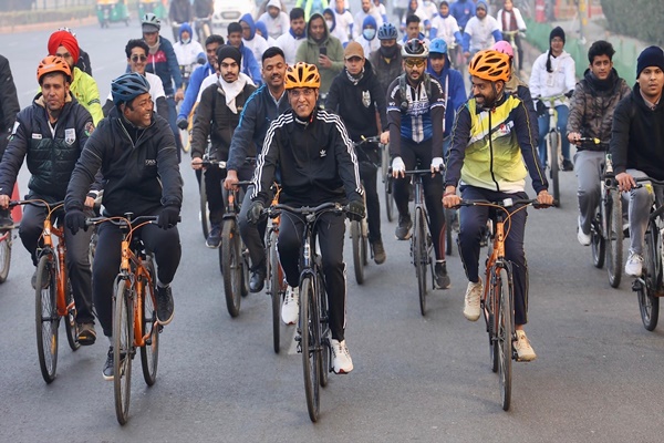 Dr. Mansukh Mandaviya Joins Fit India Sundays on Cycle, Highlights Role of Fitness in Leadership