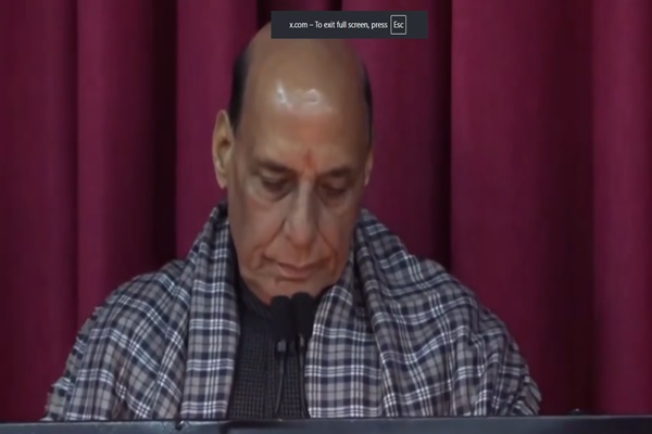 وزیرِ دفاع راجناتھ سنگھ نے کہا ہے کہ دنیا غیر یقینی حالات کے دور سے گزر رہی ہے، ایسے میں نوجوانوں کو جسمانی، ذہنی اور جذباتی طور پر مضبوط رہنا چاہیے اور ہر چیلنج کا مقابلہ کرنے کے لیے پوری طرح مستعد رہنا چاہیے
