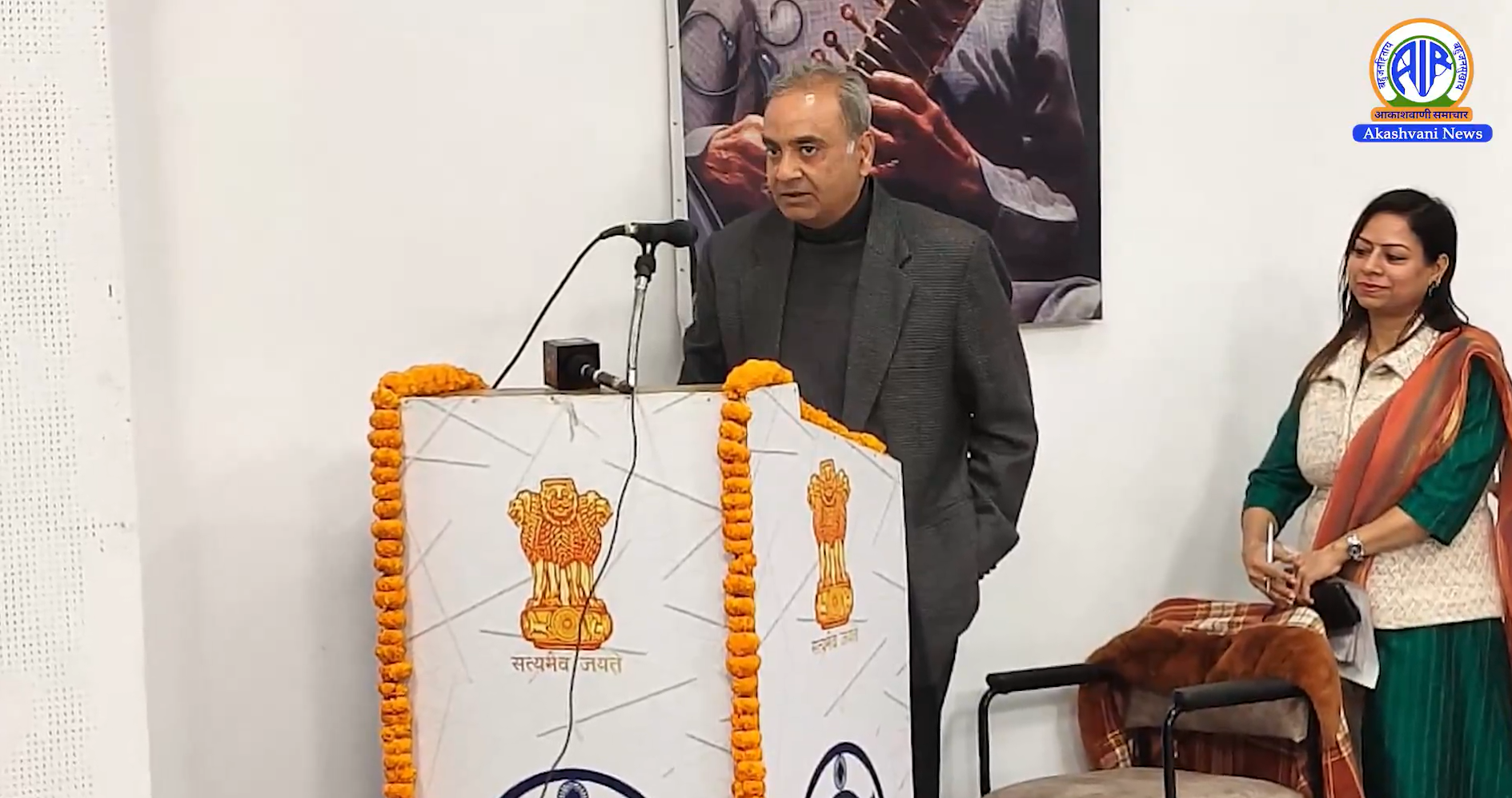 प्रसार भारती के मुख्‍य कार्यकारी अधिकारी गौरव द्विवेदी ने राष्‍ट्र गीत वंदे मातरम् के दो प्रारूप जारी किए