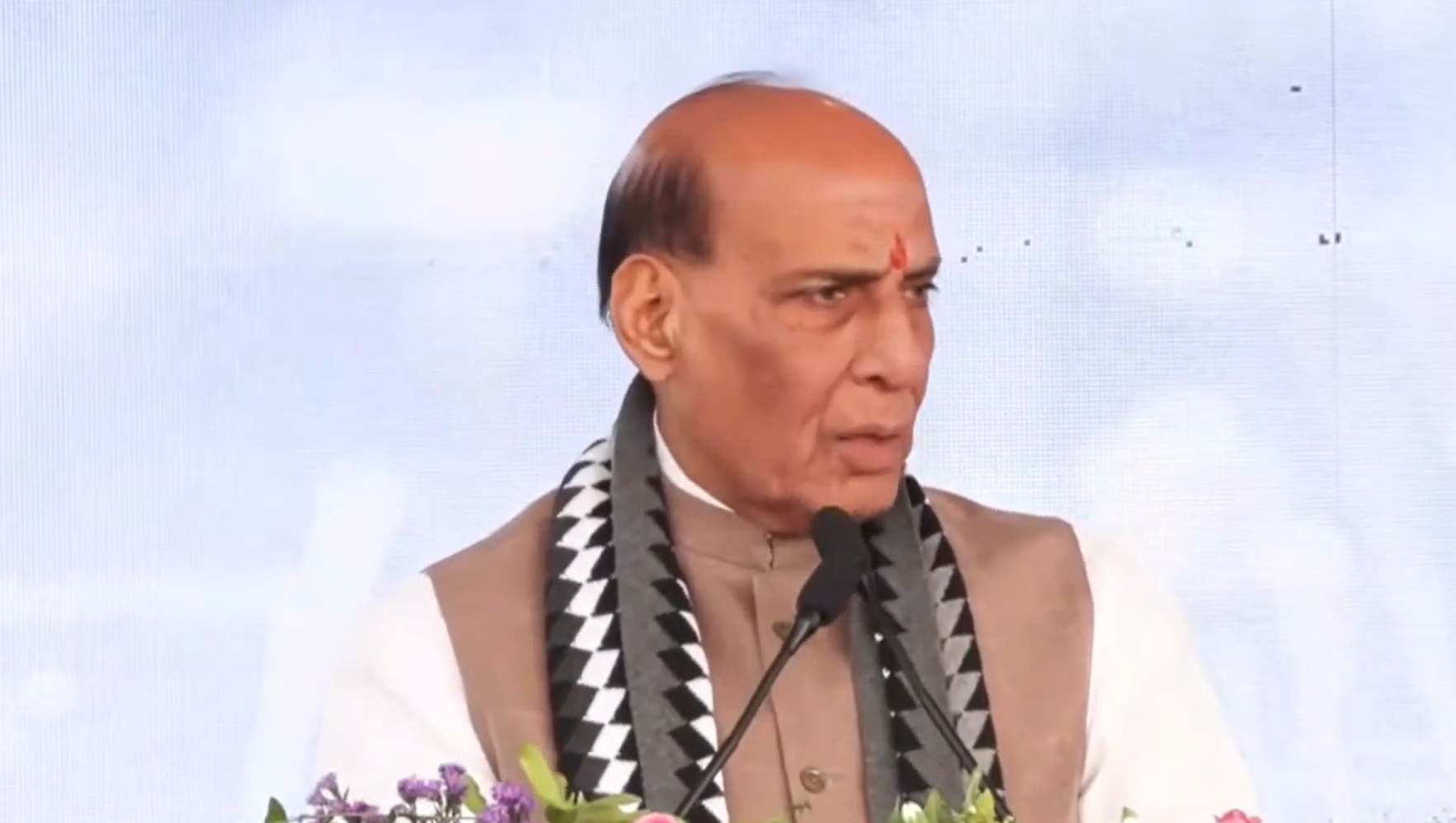 रक्षा विनिर्माण में आत्मनिर्भर बनना भारत का प्रमुख लक्ष्य है: राजनाथ सिंह
