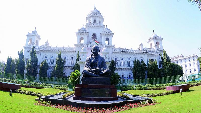 तेलंगाना विधानसभा अध्यक्ष ने दो विधायकों के खिलाफ दायर अयोग्यता याचिकाओं को खारिज किया