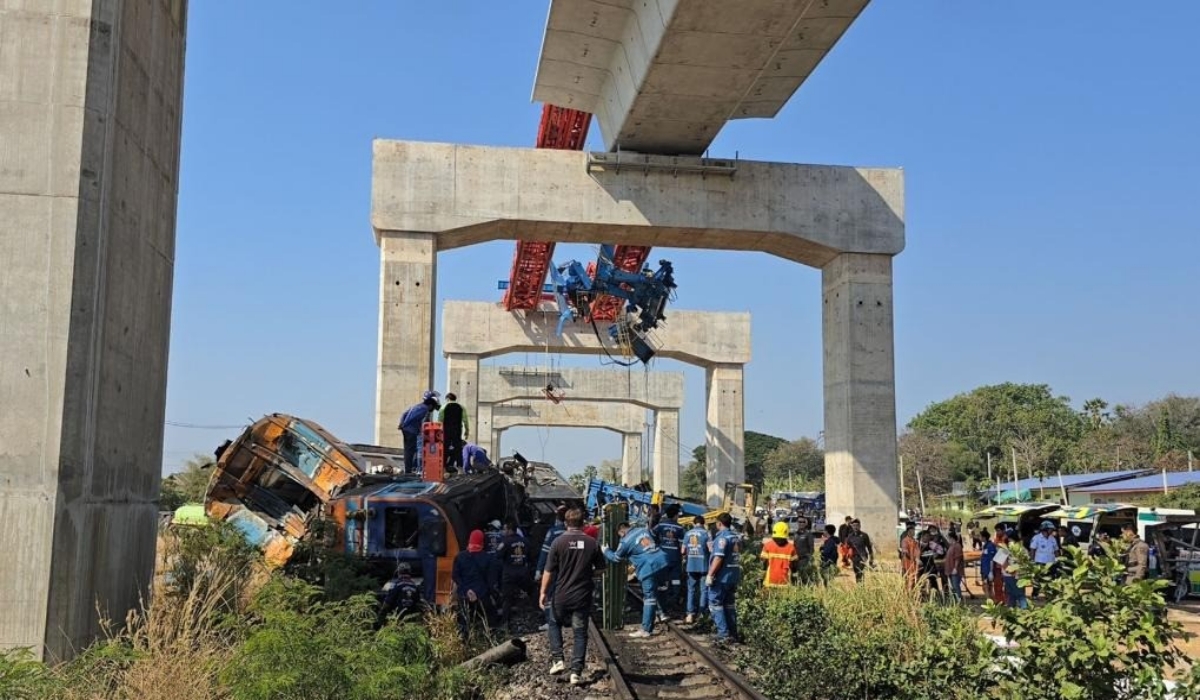 हादसे का शिकार हुई बैंकॉक से थाईलैंड जा रही रेलगाड़ी, 32 लोगों की मौत