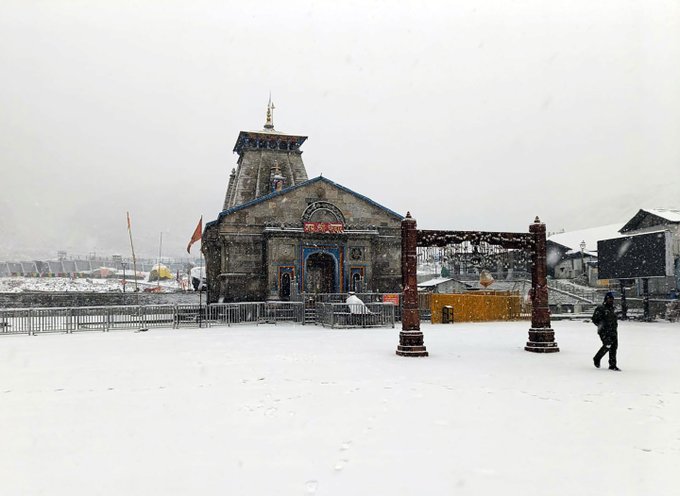 Uttarakhand experiences snowfall & temperature drop