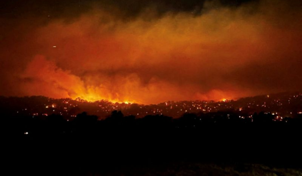 Deadly bushfires scorch southeast Australia, hundreds of homes destroyed