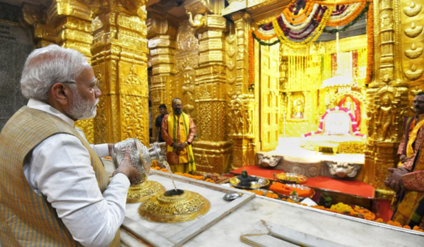 પ્રધાનમંત્રી નરેન્દ્ર મોદીએ દેશની સામૂહિક ચેતનાને જાગૃત કરવામાં પવિત્ર સોમનાથ ધામની કાલાતીત ભૂમિકા પર ભાર મૂક્યો.