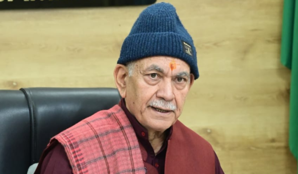 जम्मू-कश्मीर: उपराज्यपाल मनोज सिन्हा ने आतंकी संगठनों से कथित संबंधों के आरोप में पांच सरकारी कर्मचारियों को किया बर्खास्त