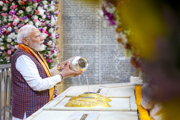 PM Modi Leads ‘Shaurya Yatra’ at Somnath, Pays Tribute to Temple’s Defenders