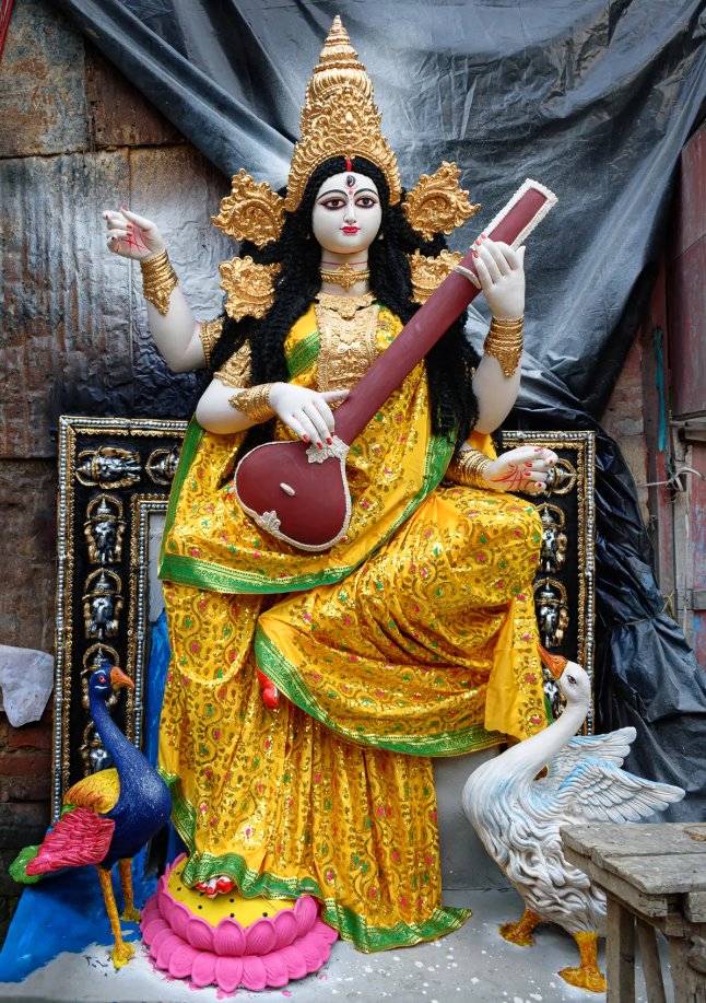 উৎসাহ-উদ্দীপনা আৰু পৰম্পৰাগত ৰীতি-নীতিৰে সমগ্ৰ ৰাজ্যতে সৰস্বতীৰ পূজা উদযাপন