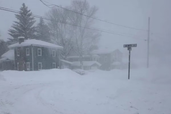 Powerful winter storm hits US; warnings of heavy snow and dangerous blizzard conditions issued