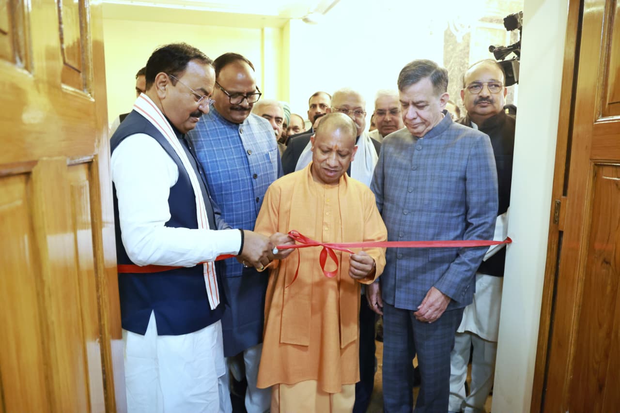 उत्तर प्रदेश के मुख्यमंत्री योगी आदित्यनाथ ने बजट सत्र से पहले विधानसभा भवन में एक स्वास्थ्य शिविर का उद्घाटन किया