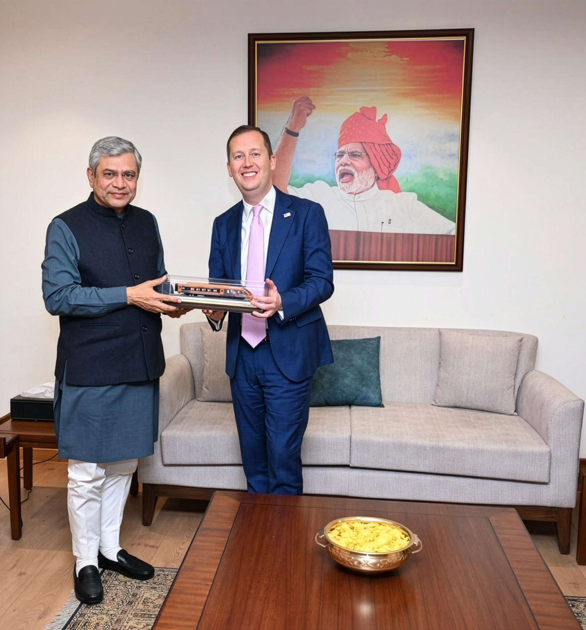 केन्द्रीय मंत्री अश्विनी वैष्‍णव ने अमरीकी राजदूत सर्गियो गोर से नई दिल्‍ली में मुलाकात की