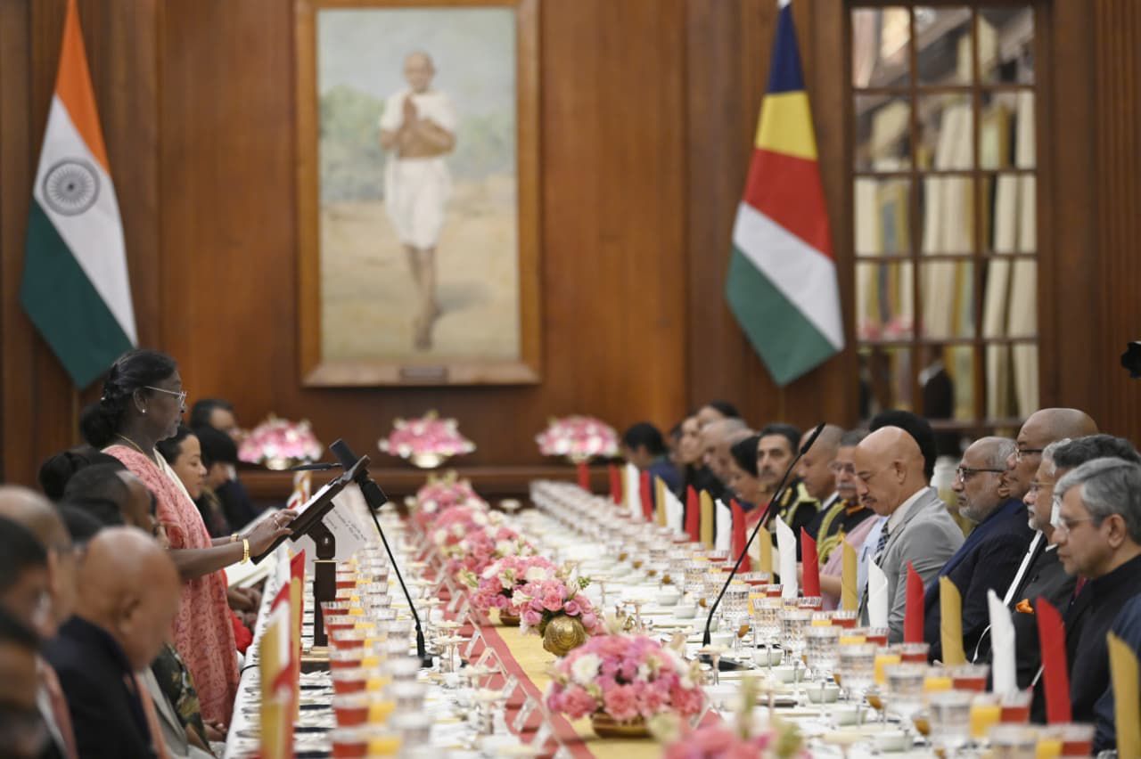 President Droupadi Murmu hosts banquet for Seychelles President Patrick Herminie at Rashtrapati Bhavan