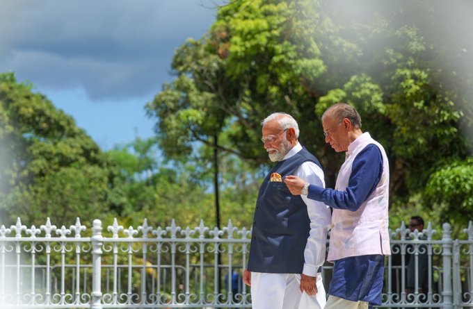 प्रधानमंत्री नरेन्‍द्र मोदी ने मॉरिशस के प्रधानमंत्री डॉ नवीनचंद्र रामगुलाम के साथ टेलीफोन पर बातचीत की