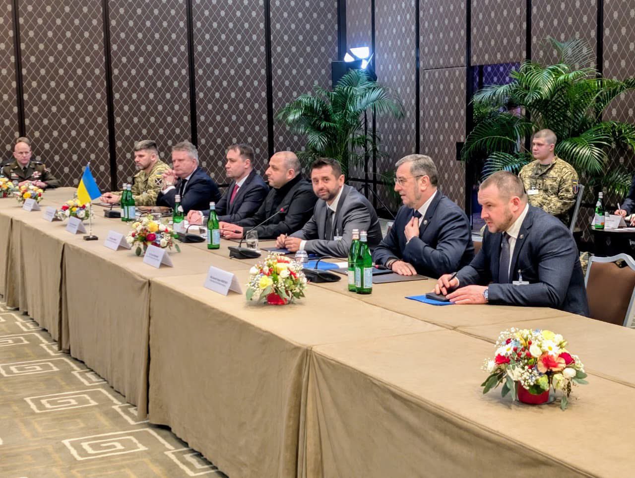 Russian and Ukrainian delegations conclude first day of US-brokered peace talks in Geneva