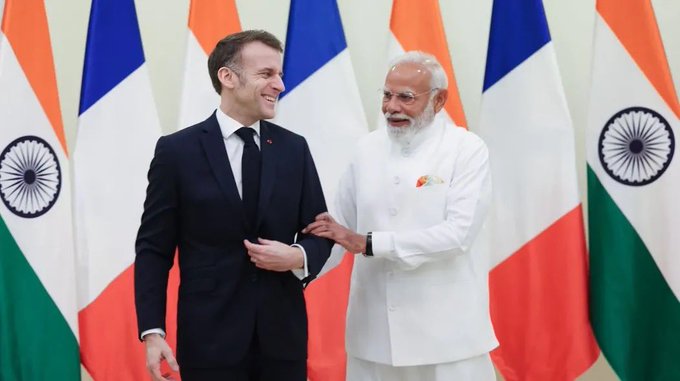 फ्रांस के राष्ट्रपति इमैनुएल मैक्रों ने प्रधानमंत्री नरेंद्र मोदी को 52वें जी7 शिखर सम्मेलन में शामिल होने का दिया निमंत्रण